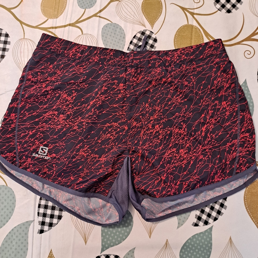 Salomon Women's Dark Purple & Red Plant Silhouette Print Athletic Shorts